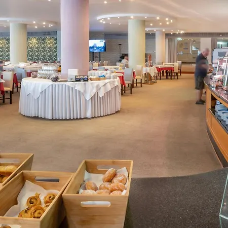 帕莱索德阿尔布费拉公寓式酒店 4*