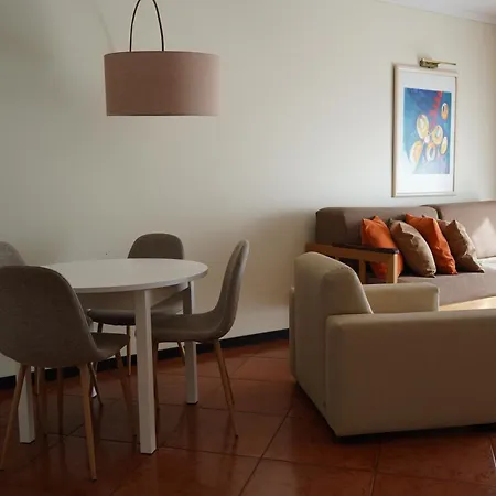 Paraiso De מלון דירות אלבופיירה